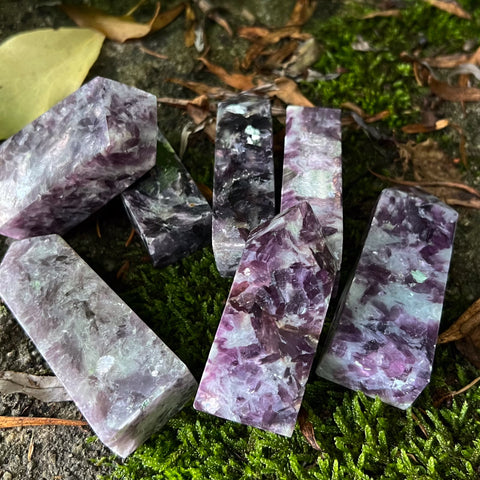 Lepidolite in Feldspar Points